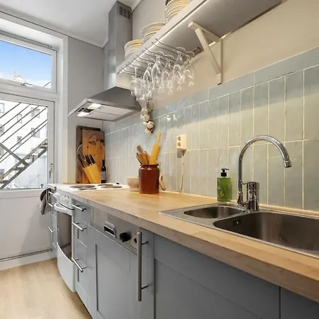 New Spacious & Cozy Hideaway With Location Apartman