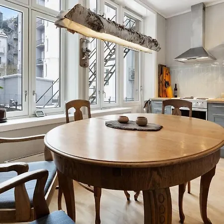 Apartman New Spacious & Cozy Hideaway With Location